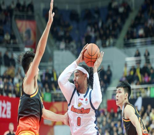 CBA排名又乱了！广厦杀回第一，广东惨遭爆冷，山东大胜保住第四