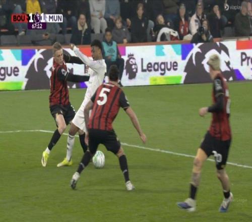 曼联被冤1场2大争议判罚！英超官方做出解释红魔球员+球迷不服