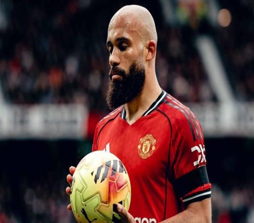 姆伯莫连续两场比赛第一个被卡里克换下，遭遇6场进球荒