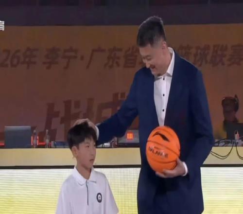 神奇逆转！粤BA揭幕战太炸了！杜锋也来了