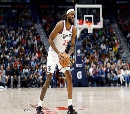 比先发中锋的表现好太多了！快船的当务之急是赶紧将他放入先发