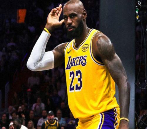 詹姆斯一语道出为什么“詹黑”多的原因：都是为了流量和金钱！