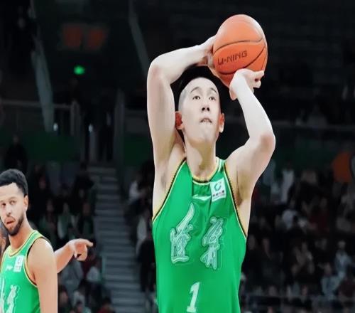 辽宁首节压制北京！手帝极准，多人发挥，篮板碾压，北京仅靠赵睿