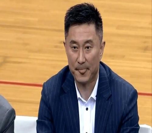 4冠教头成最大短板被联盟倒数第2绝杀，粤蜜：求你快点下课