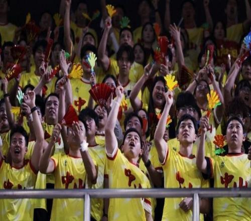 游客幸运中签粤BA揭幕战，感受广东篮球热潮后还想看粤超