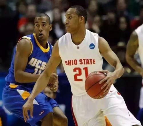 他是NCAA统治者，以麦迪为模板的榜眼，为何32岁就退役