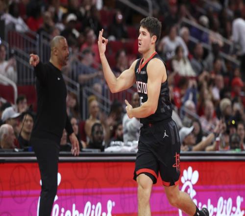 火箭险胜热火乌度卡终于悟道火箭三球员创纪录的背后皆有迹可循