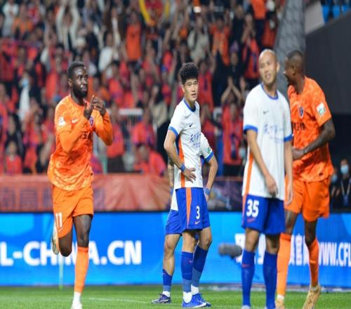 30到04，双冠王经历从天堂到地狱，球迷：换帅，3中卫能玩明白