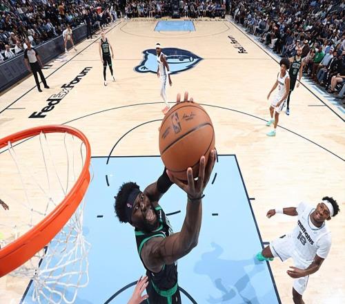 拿着底薪的先发！没想到凯尔特人内线支柱下赛季依然是底薪合同