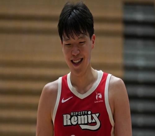 杨瀚森背靠背轰14+11+3+3帽：决战带队制胜120率混音22分逆转