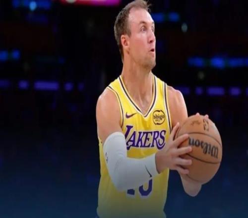 湖人豪取9连胜，赛后球员评分，1人满分，三巨头及格，1人低分