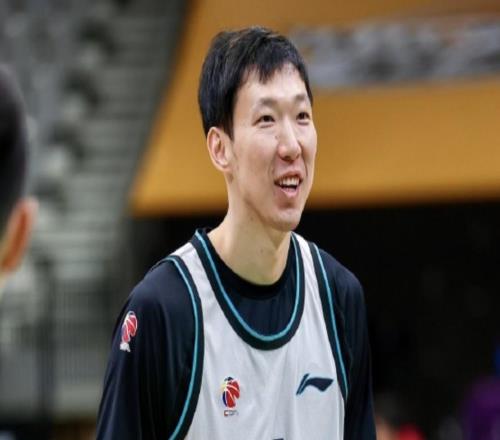 职业球员周琦8次罚球全失+三分绝杀不中，全场得16分6篮板