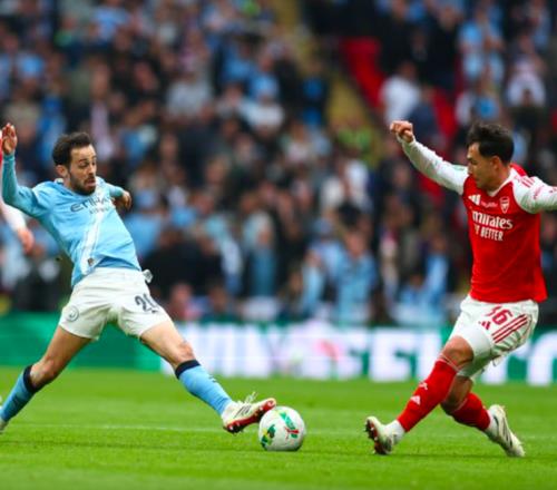 20门将致命失误送礼13.1亿豪门终结死敌14场不败时隔5年再夺冠