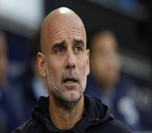 瓜帅40冠里程碑！曼城20阿森纳捧起联赛杯，终结枪手不败神话