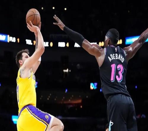 背靠背100分，名记：东契奇60分比阿德巴约83分更有含金量