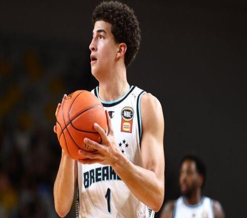 锋线新星宣布参加选秀大会，他会是历史上顺位最高的墨西哥球员