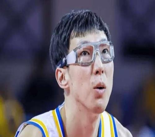 唉！号称CBA顶级中锋，2战罚球22中5，网友：和街溜子有啥区别