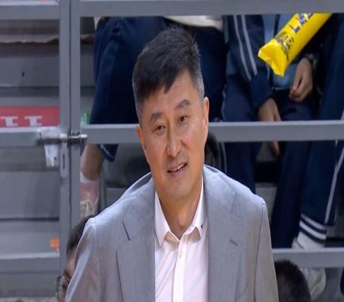 1人掀翻广东队内线！杜锋有苦说不出，球迷：很想念1个人吧