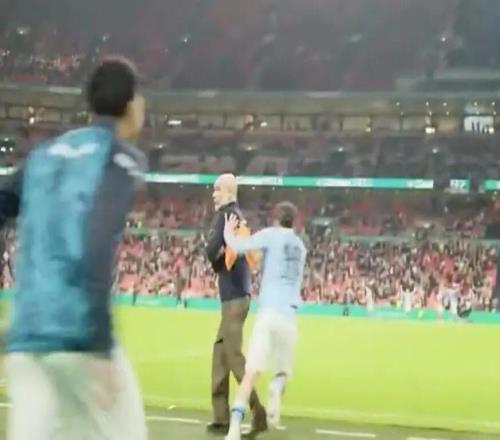 新星闪耀温布利：曼城20阿森纳捧杯，年轻人点燃希望之光