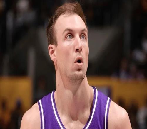 湖人110113活塞1喜3忧！艾顿状态稳定，肯纳德起伏，主力太累了