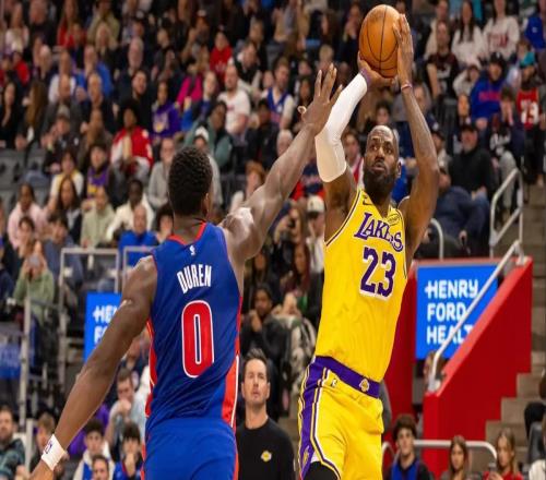 东契奇32+7+6+3断创两大纪录，湖人惜败活塞！詹姆斯12+9+10