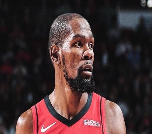 镰刀白挥了，杜兰特23中15砍40分7板5助，正负值18全场最低