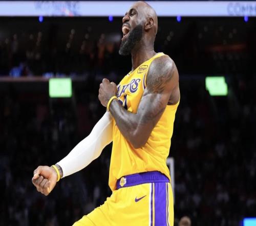 雷迪克：詹姆斯现在打得非常无私，我觉得我们现在是一支强队