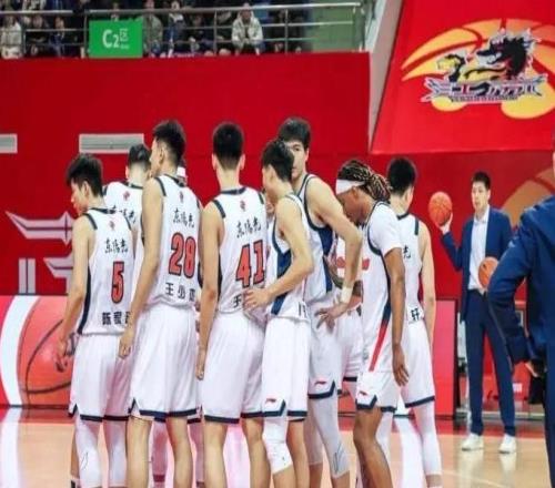 广东队麻烦了，输上海之后又收两大坏消息，杜锋面临下课