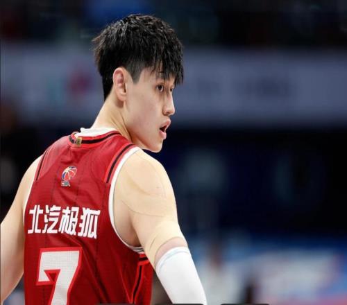 曾凡博3年B类合同续约，北京首钢需要NBA澄清信才能注册