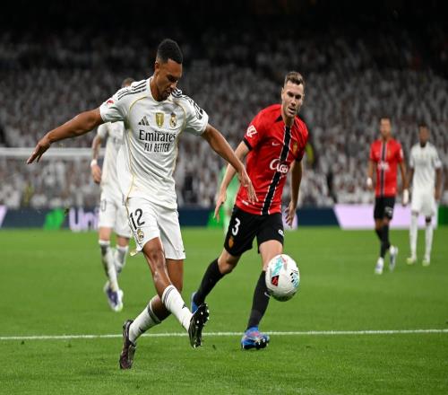 TA：利物浦球迷对阿诺德情感复杂，右路离开他后实力大打折扣