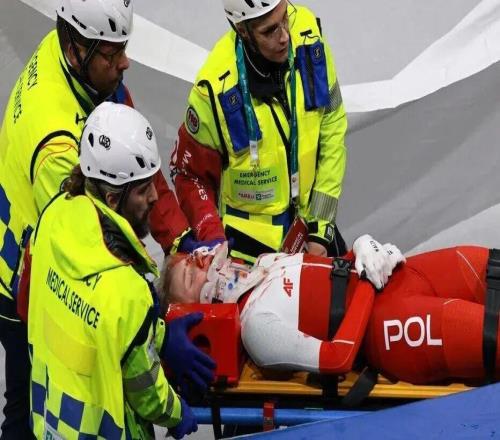 冬奥两重天：保安冻死岗，选手眼插冰刀，谁来守护冰雪梦？