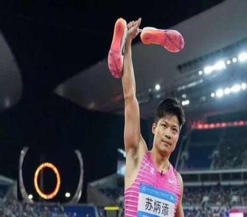 苏炳添宣布退役 “再见啦，我亲爱的跑道”