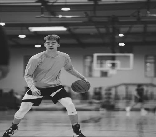 不打了！拒绝NBA训练营合同！中国男篮第一天赋后卫