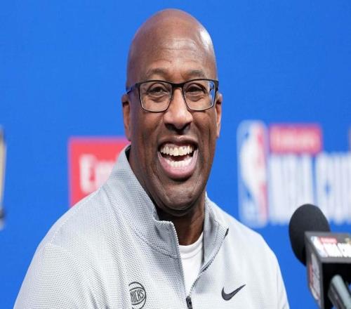 尼克斯主帅迈克布朗在NBA杯中为文班亚马祈祷，最终奏效