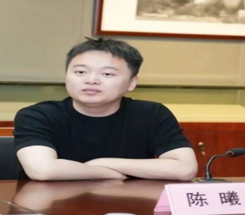 回归同曦董事陈曦现身球队集结会并发言去年曾辞职离开