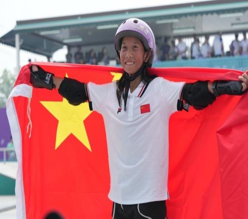 恭喜！15岁滑板小花崔宸曦获奥运资格，去年亚运会曾夺冠