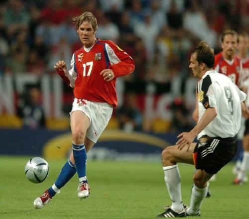 时光机丨许布施曼宣布退役，2004年欧洲杯的捷克队不再有现役球员