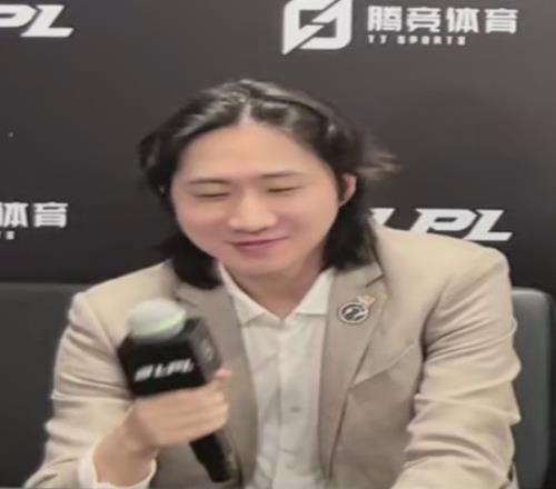 你俩画风不太一样啊！Daeny教练求下手轻点GALA要重拳出击老朋友