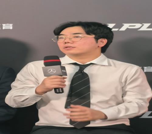 换版本不会玩了红米教练：首先我有责任其次队伍打的畏首畏尾