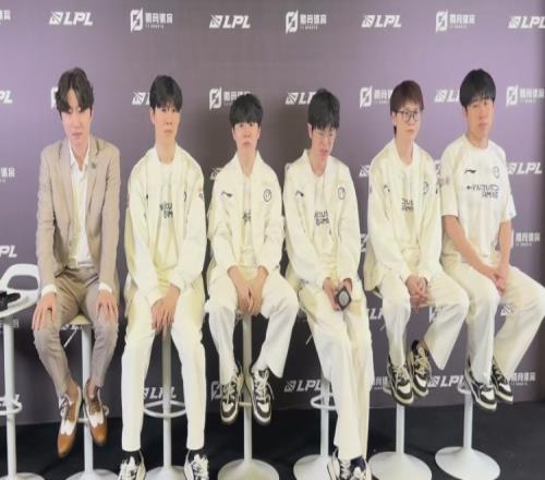 iG赛后群访教练：今天大家在交流上做的特别好