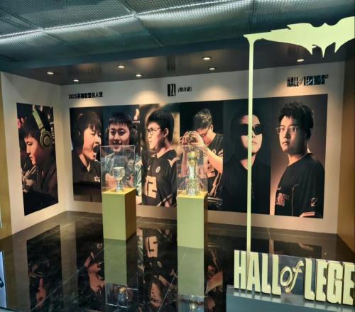 Uzi名人堂预热中！LPL线下场馆已开放Uzi名人堂展区等待粉丝打卡