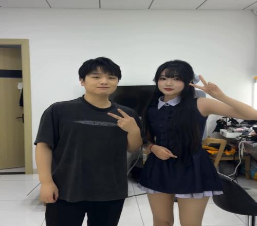 涓绘寔鍗佹湀鏅掔収锛氥€婁汉绫荤殑鎮茶骞朵笉鐩搁€氥€�