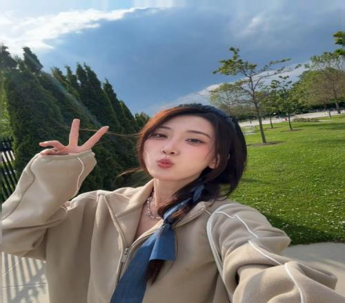 无畏契约主持唯嘉晒照：我最近很充实，工作很努力，你呢