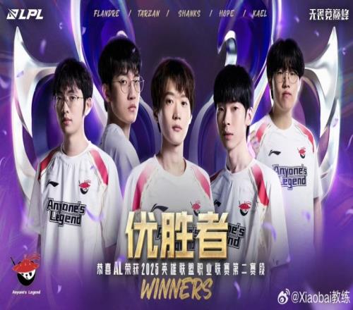 AL教练Xiaobai：战术板上的无数标记，终于变成赛场上最耀眼的勋章