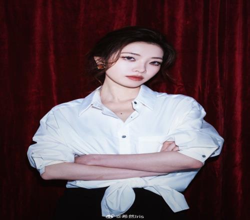胸有大志！LPL女主持希然晒照：如果我的心能够说话