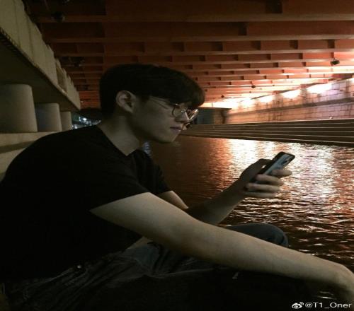Oner晒照：看到最后一张点赞炫竣的人会收获好运喔
