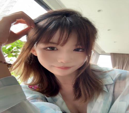 LPL女解说瞳夕晒出自拍：“糟糕是的感觉”
