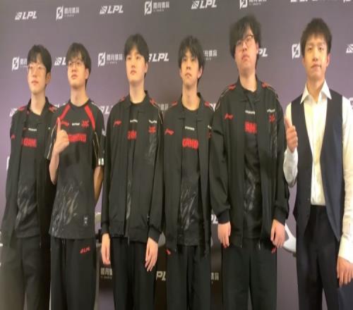 JDG赛后群访教练：不论对手是谁都要先解决自己的问题
