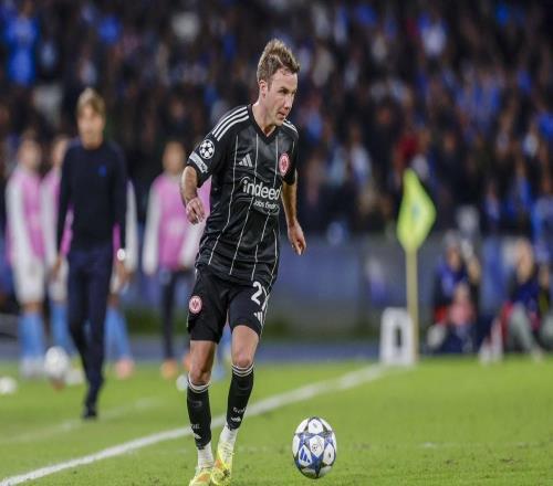 法兰克福总监：计划在冬窗期间与格策谈续约，他对我们很重要