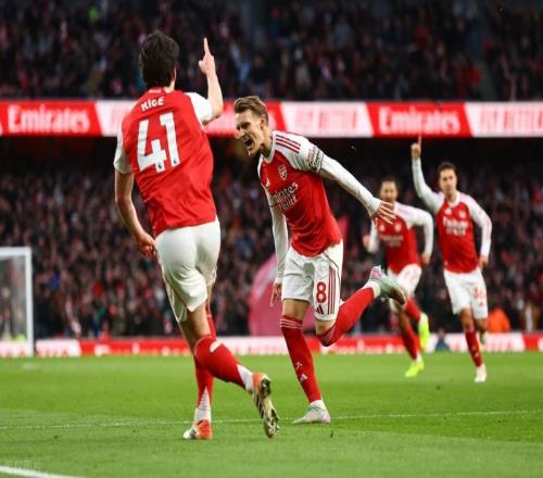 就是不让！圣诞大战精彩纷呈，争冠三雄皆取胜，连比分都杠上了